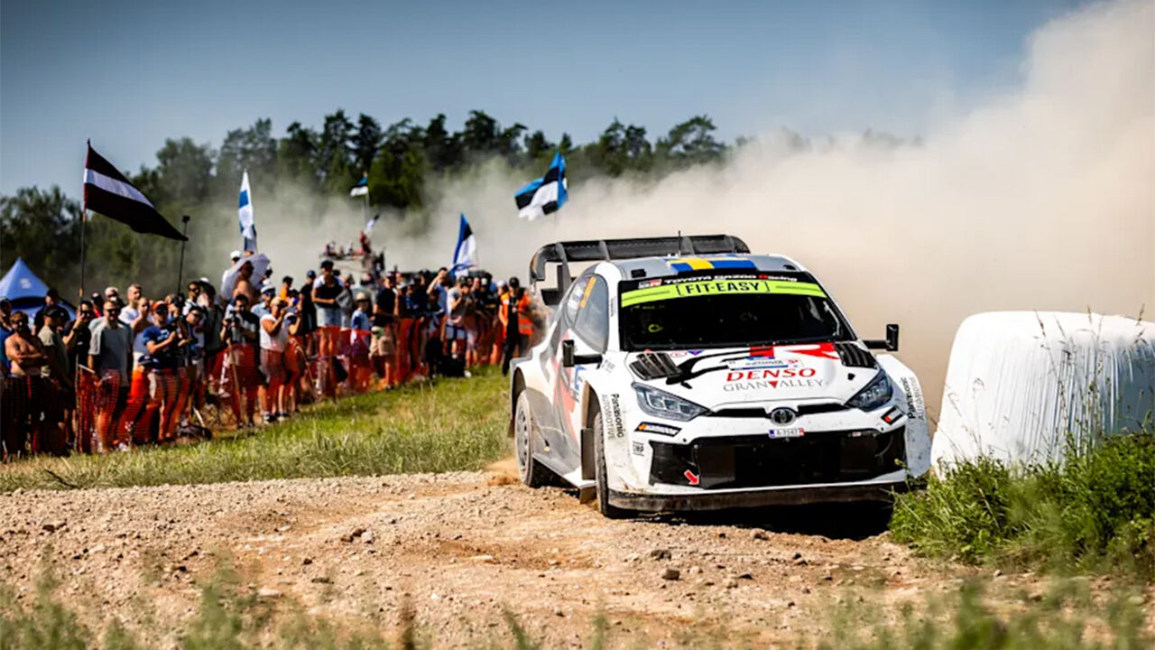 Oliver Solberg lidera Rali da Estónia, seguido por Ott Tänak e Thierry Neuville