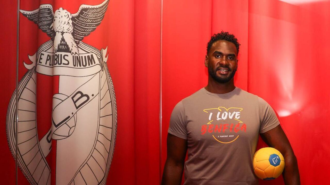 Alexis Borges renova até 2028