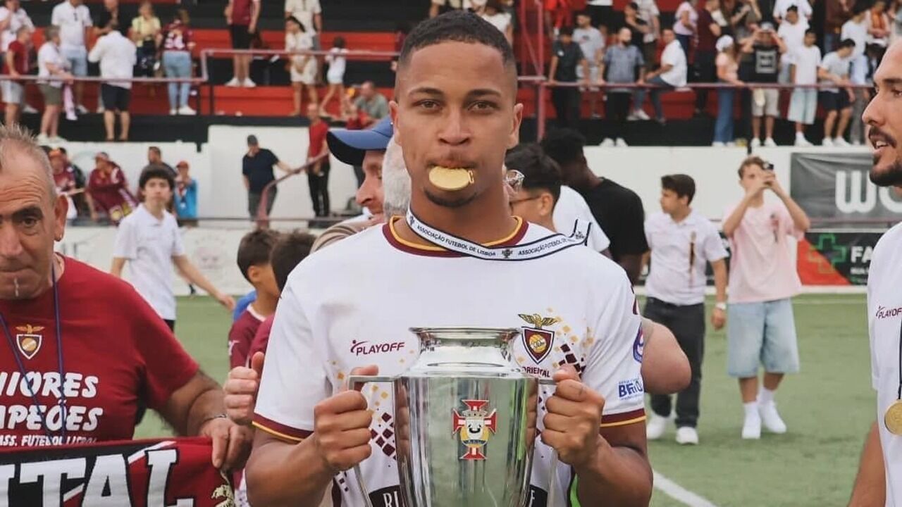 Antes do adeus, Samuka Rodrigues conquistou campeonato e taça da AF Lisboa, com as cores do Oriental
