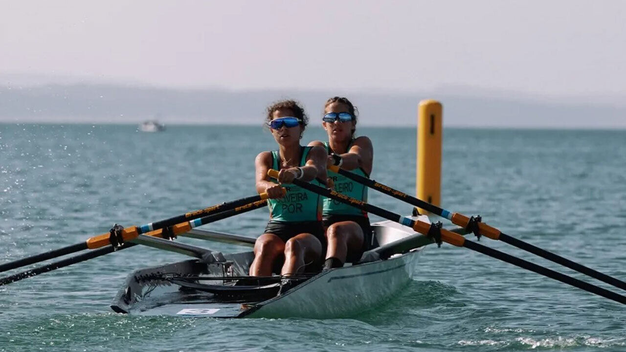 Atletas portuguesas celebram pódios no Troféu 1924 Pharoes, em competição de remo no mar