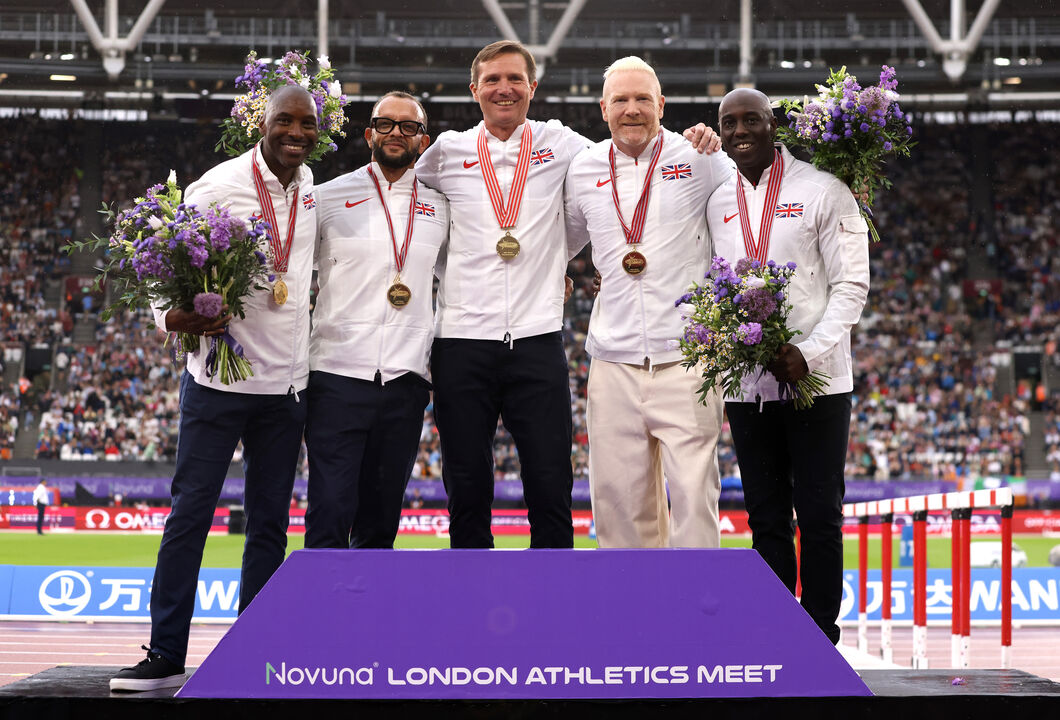 Equipa da Grã-Bretanha recebe medalha de ouro 28 anos depois do Mundial de Atletismo, em Londres