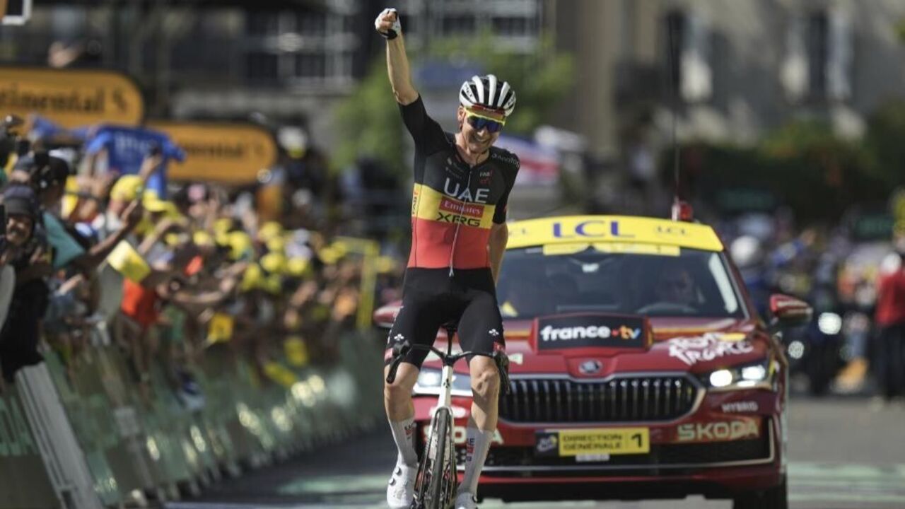 Tim Vellens vence etapa do Tour em Carcassonne, impulsionando a Emirates