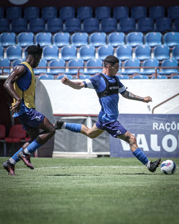Futebolistas do Torreense estagiam em Penafiel e fazem jogos de preparação