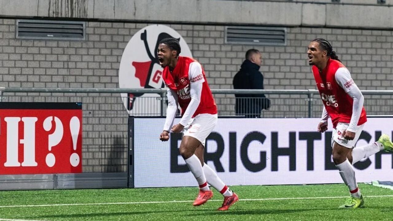 Robyn Esajas perto de transferência para o Chaves.
