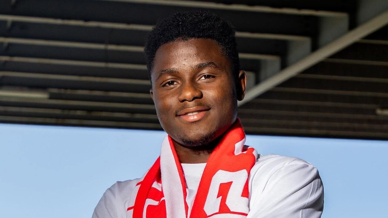 Sérif Nhaga, lateral esquerdo, reforça o Leixões para a nova época