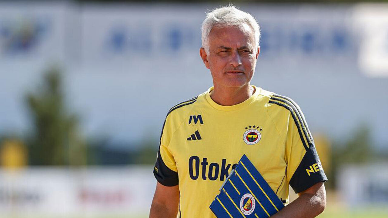 José Mourinho assume o comando técnico do Fenerbahçe