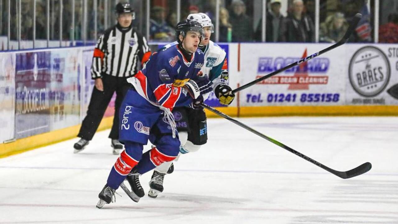 Gary Kelly jogava nos Dundee Stars