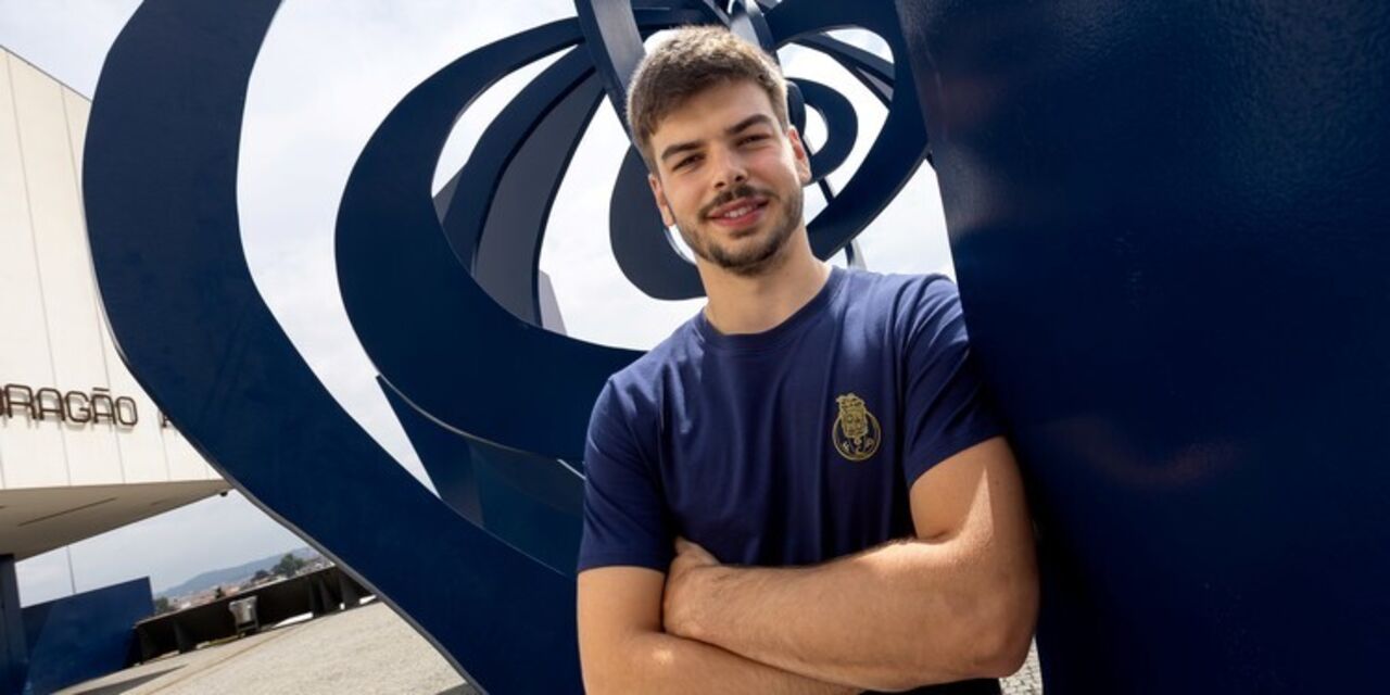 José Luís Ferreira renova com o FC Porto e quer ganhar jogos e títulos