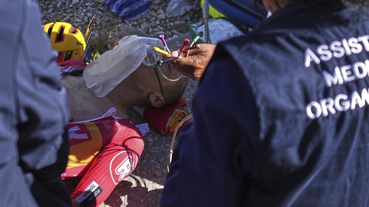 Ciclista recebe assistência médica após desmaio no Mont Ventoux