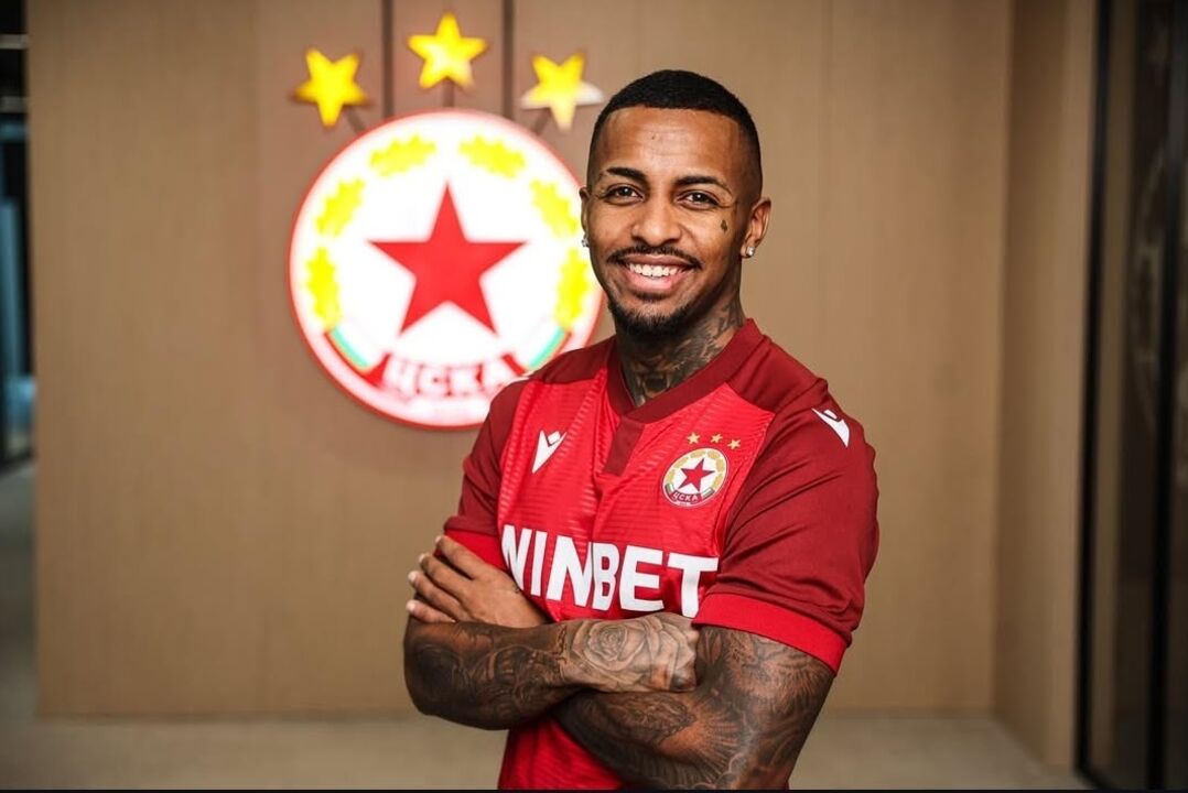 Pastor assina pelo CSKA Sofia após troca com o Farense