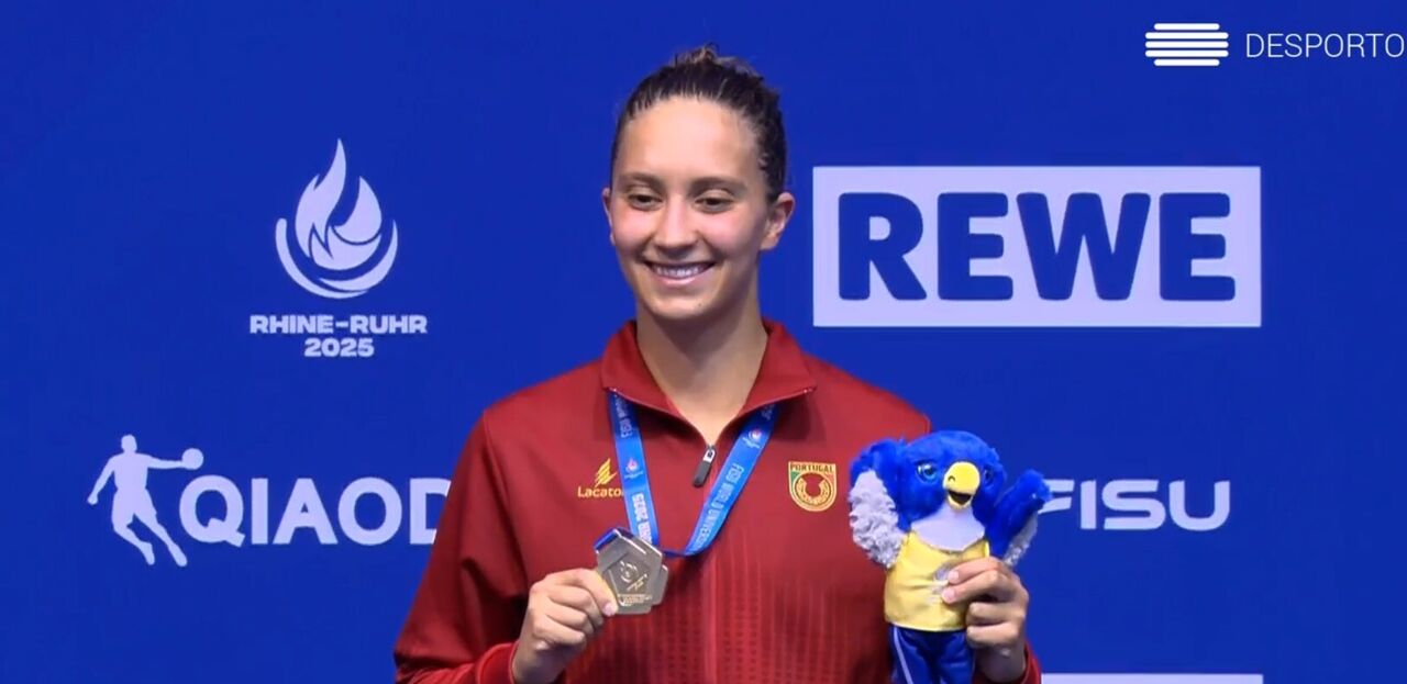 Francisca Martins, campeã mundial universitária, bate recorde nacional nos 400 metros livres na Alemanha