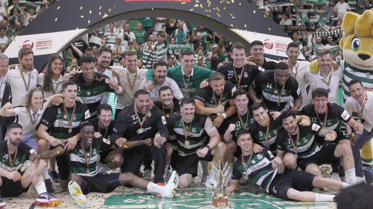 Sporting celebra título com equipa e adeptos em ambiente de festa