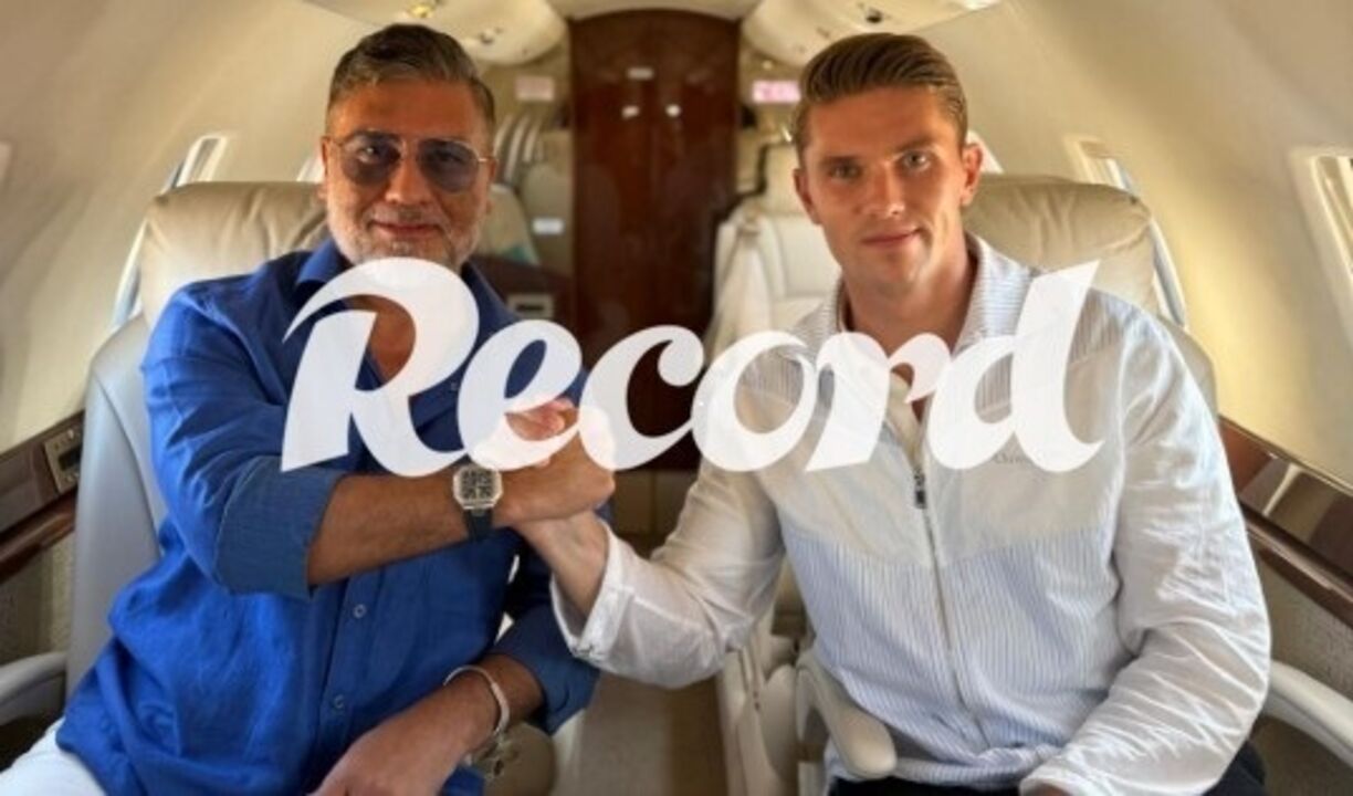 Gyökeres no avião com o empresário a caminho de Londres