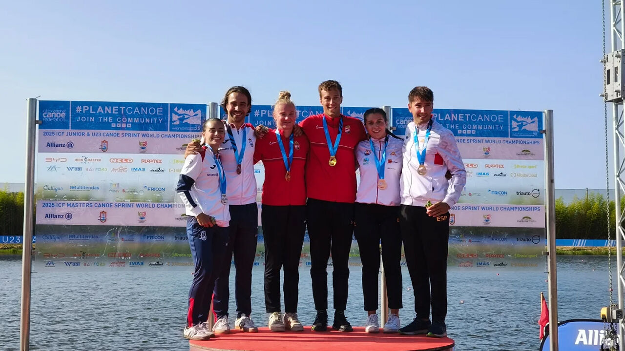 Maria Luísa Gomes e João Duarte subiram ao pódio para receber a prata