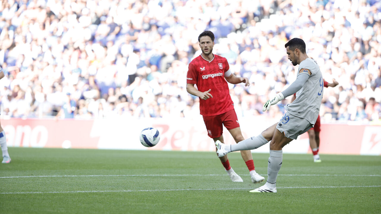 Wolfswinkel em ação durante o jogo com o FC Porto