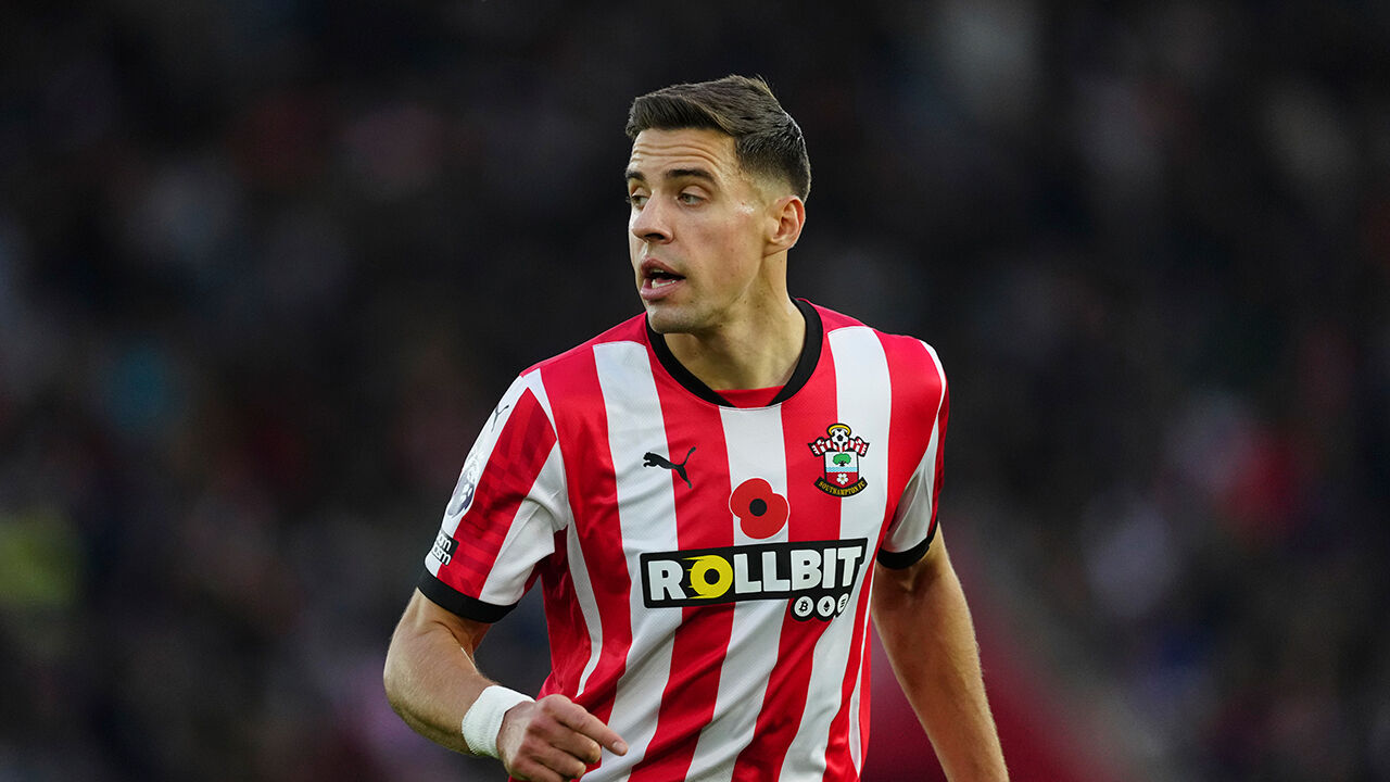 Jan Bednarek assina pelo FC Porto após transferência do Southampton