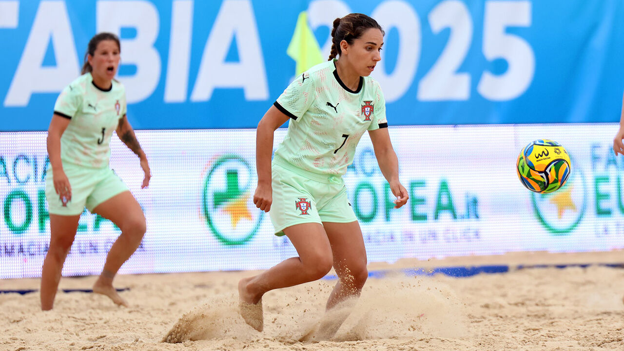 Portugal vence Itália na Liga Europeia de futebol de praia, em Castellammare Di Stabia