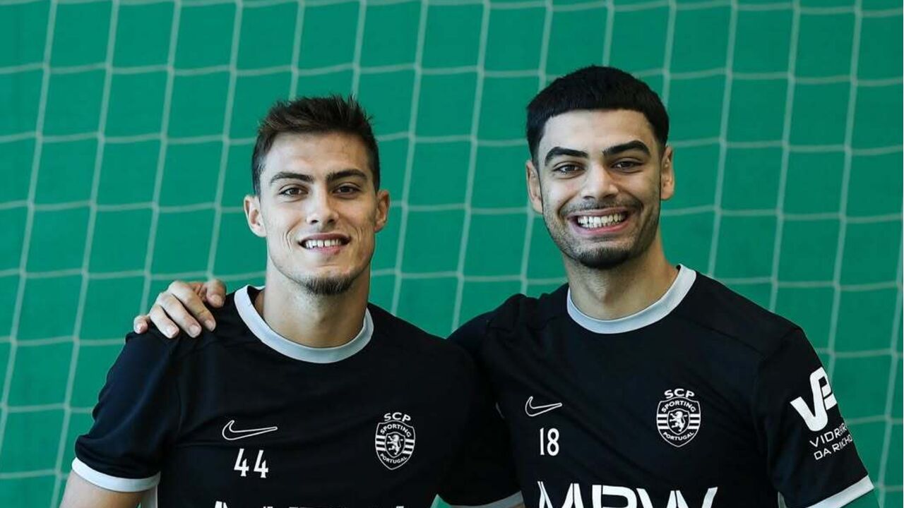 Jogadores do Sporting CP posam juntos para foto