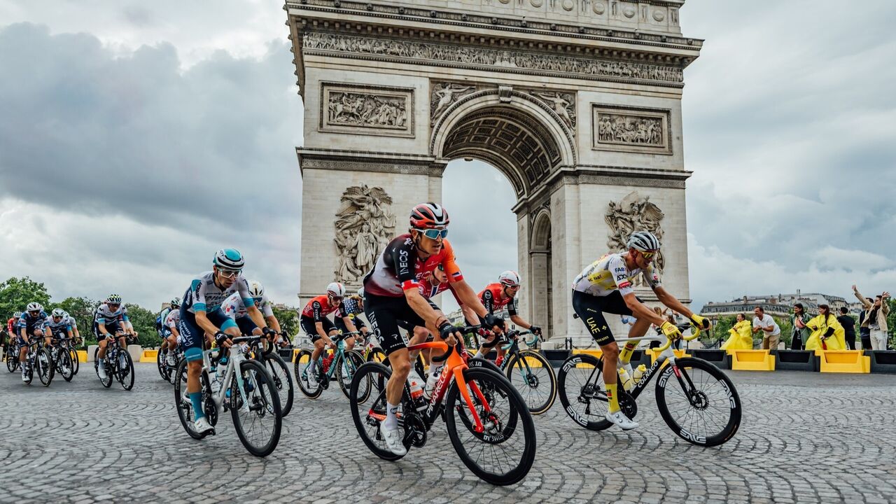 Geraint Thomas recorda infância no Tour de France, em Paris