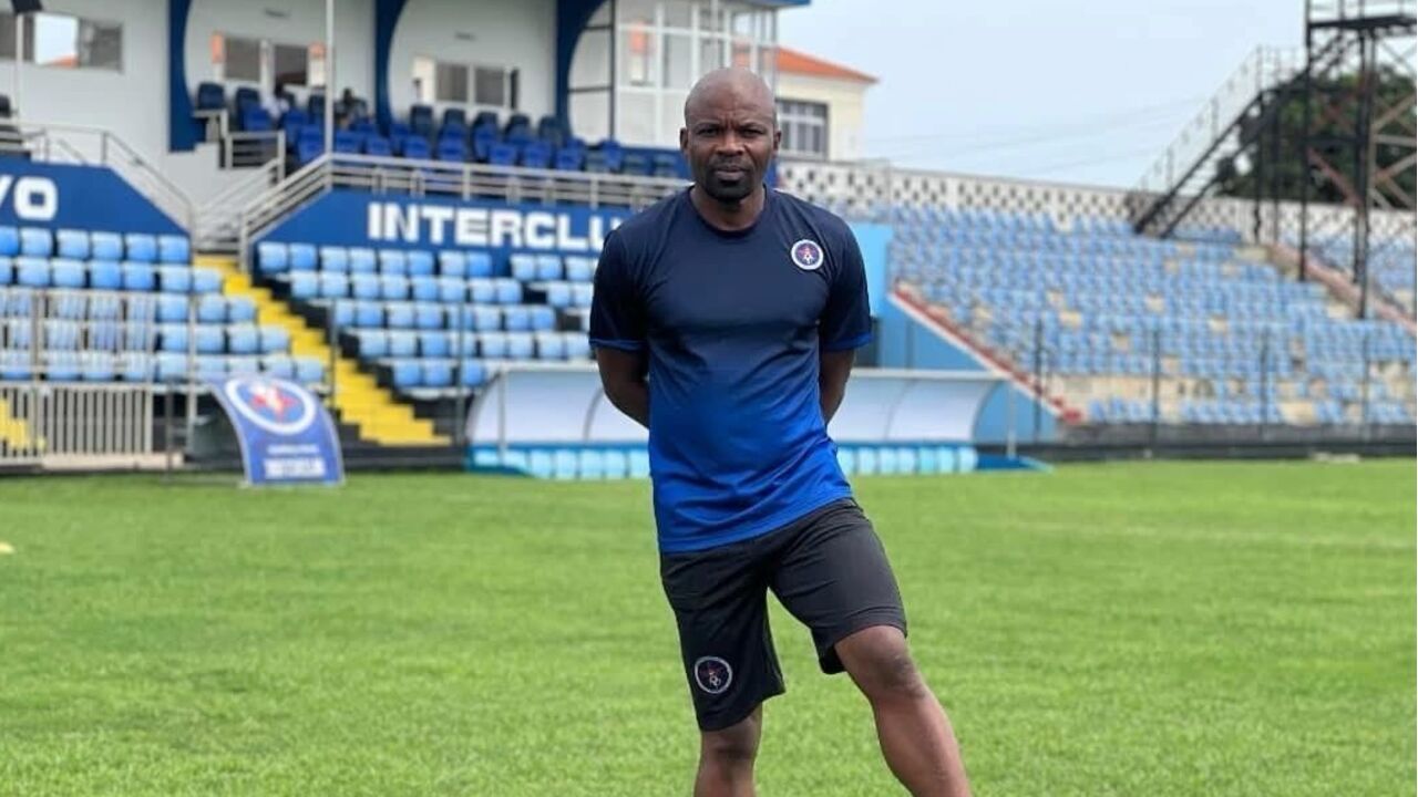 Trerinador do Interclube está a estagiar no CD Feirense