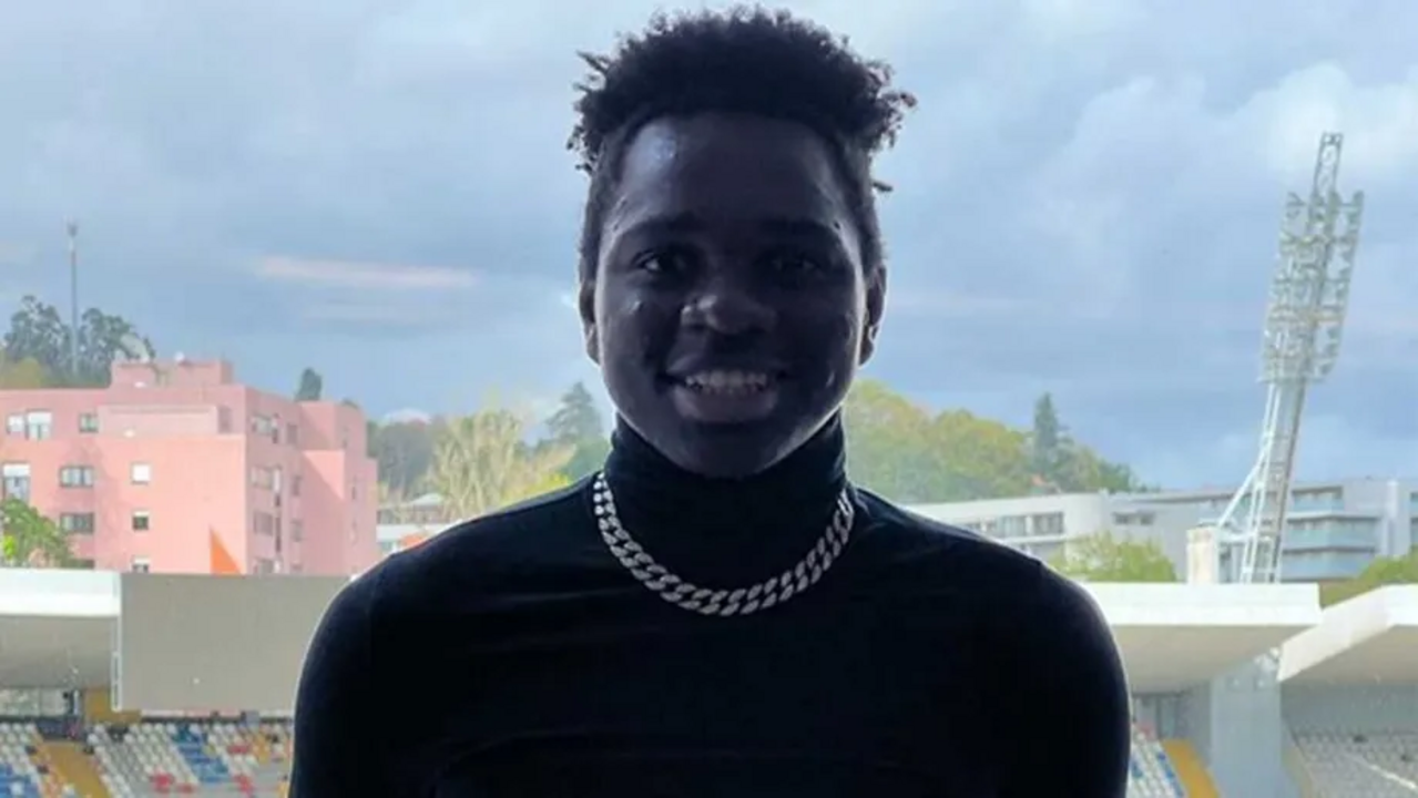 Dieu Michel aguarda definição no V. Guimarães B