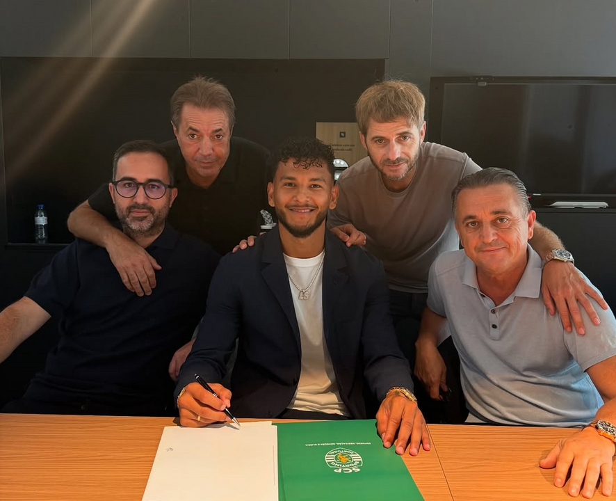 Luis Suárez junto da sua 'entourage'