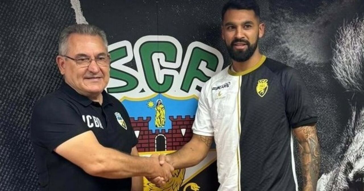 Franco Romero reforça o Farense e posa com João Rodrigues