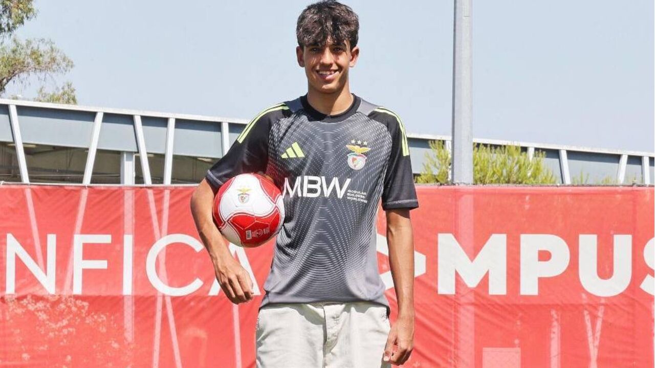 Manuel Pires assina contrato com o Benfica