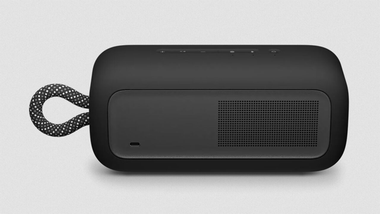 Parte traseira conta com uma porta USB-C que serve também como powerbank