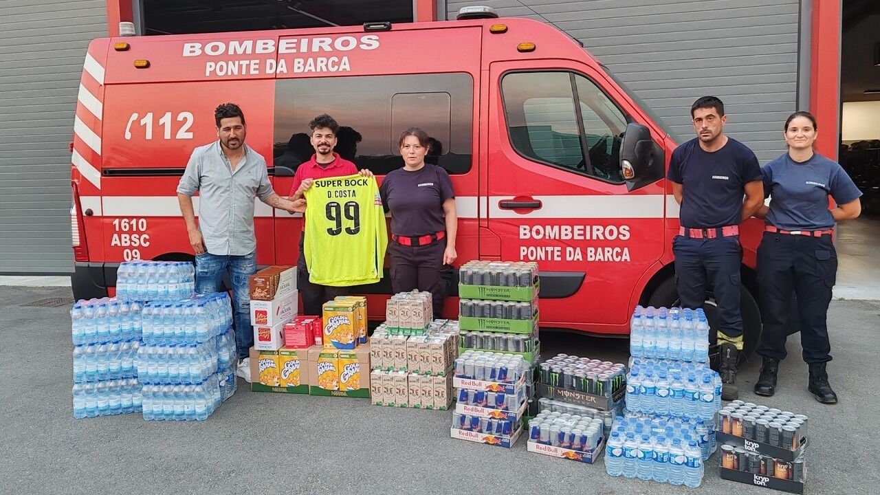 FC Porto oferece bens e camisola de Diogo Costa aos Bombeiros de Ponte da Barca