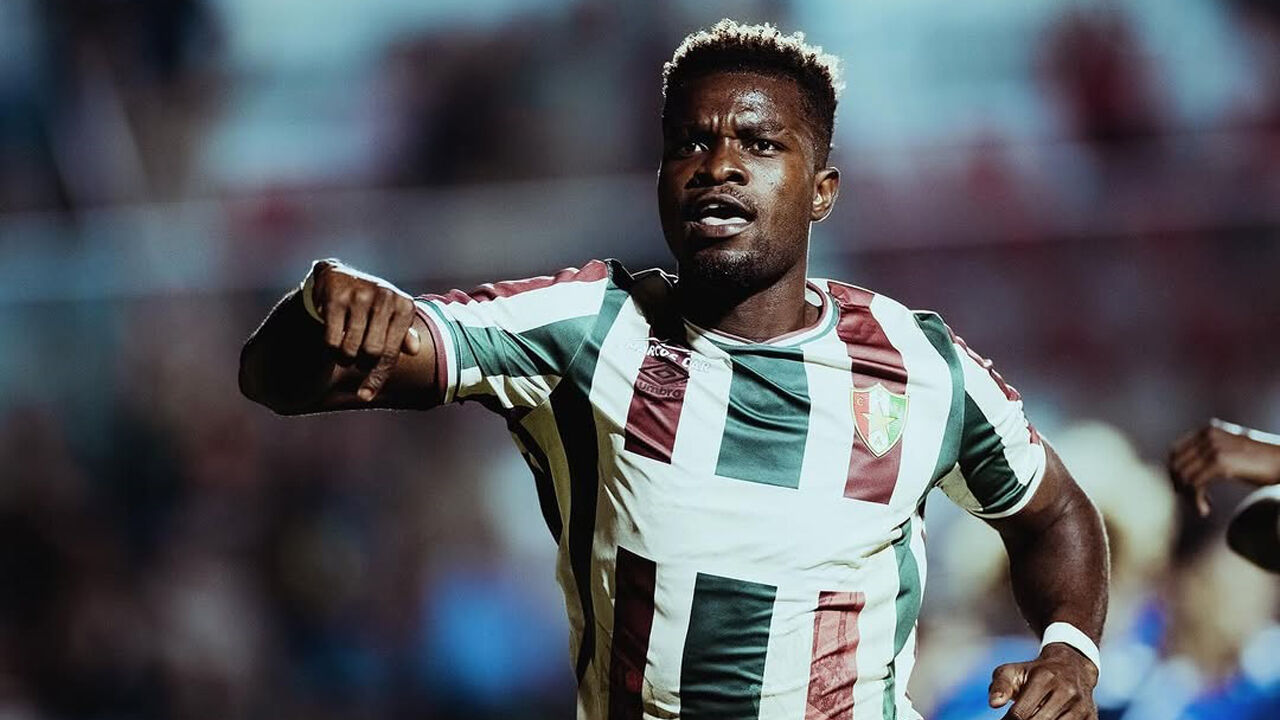 Semeu Commey convence o treinador do E. Amadora, José Faria