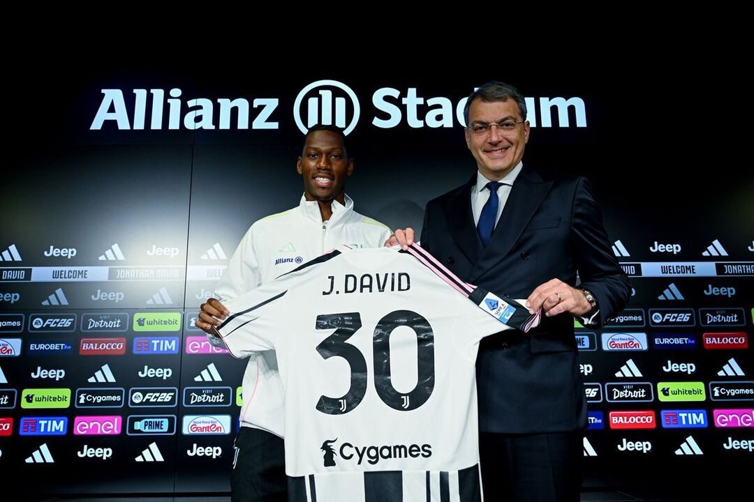 Jonathan David com a camisola 30 na Juventus
