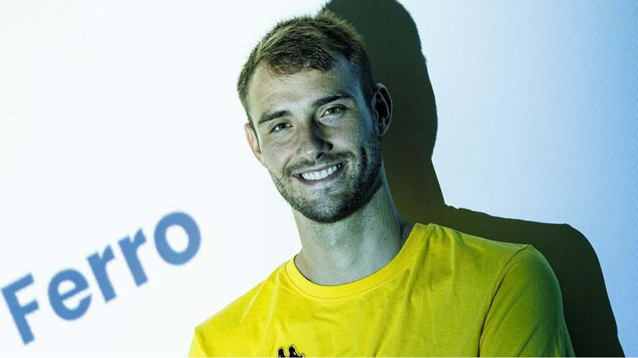 Ferro assina pelo Estoril até 2027