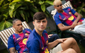 Jogadores do Barcelona relaxam com a nova camisola