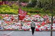 Memorial de homenagem a Diogo Jota em Anfield, com Jordan Henderson em lágrimas