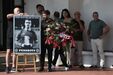 'Para sempre um de nós' - 'Penaboys', a claque do Penafiel, homenageia André Silva com uma fotografia e uma coroa de flores