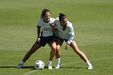 Fátima Pinto no treino da Seleção feminina com Dolores Silva