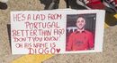 Adeptos do Liverpool homenageiam Diogo Jota