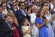 Celebridades assistem à final de Wimbledon, incluindo a princesa Kate e os seus filhos.
