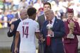 Trump entrega troféu a Doué