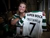 De Rui Borges a Paulinho: Dolores Aveiro com sorriso 'de orelha a orelha' junto à comitiva do Sporting