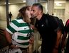 De Rui Borges a Paulinho: Dolores Aveiro com sorriso 'de orelha a orelha' junto à comitiva do Sporting