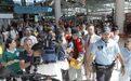 Dezenas benfiquistas e uma adepta do Palmeiras... a chorar: as imagens chegada de Richard Ríos a Lisboa