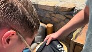 Gyökeres assina camisola do Sporting em Mykonos, Grécia.
