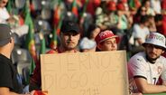 Adeptos homenageiam Diogo Jota em jogo de Portugal