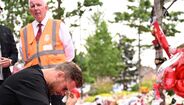 Henderson emocionado no memorial a Diogo Jota em Anfield
