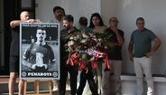 'Para sempre um de nós' - 'Penaboys', a claque do Penafiel, homenageia André Silva com uma fotografia e uma coroa de flores
