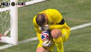 Donnarumma em choque após ver a lesão