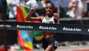 Beatrice Chebet e Faith Kipyegon batem recordes em Eugene