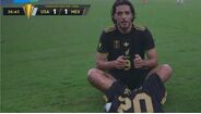 Raúl Jiménez celebra como Diogo Jota após o empate entre EUA e México